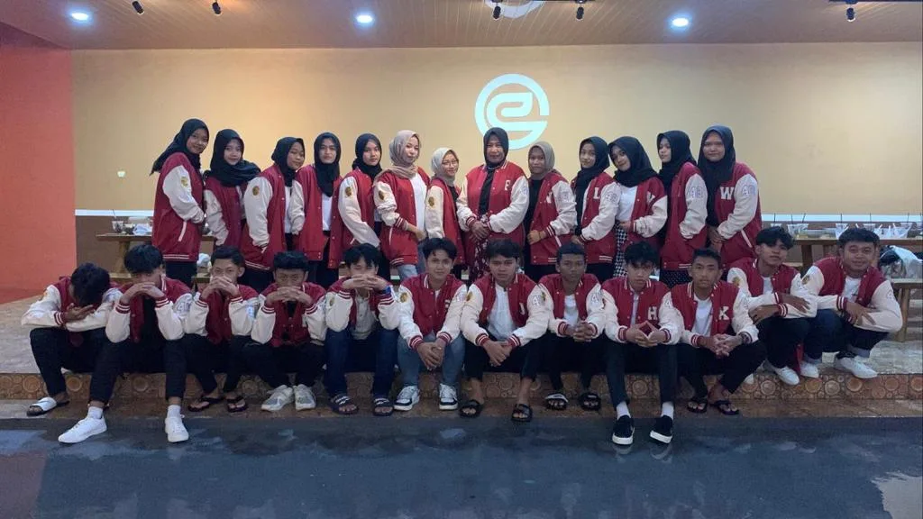 Klien konveksi jaket varsity