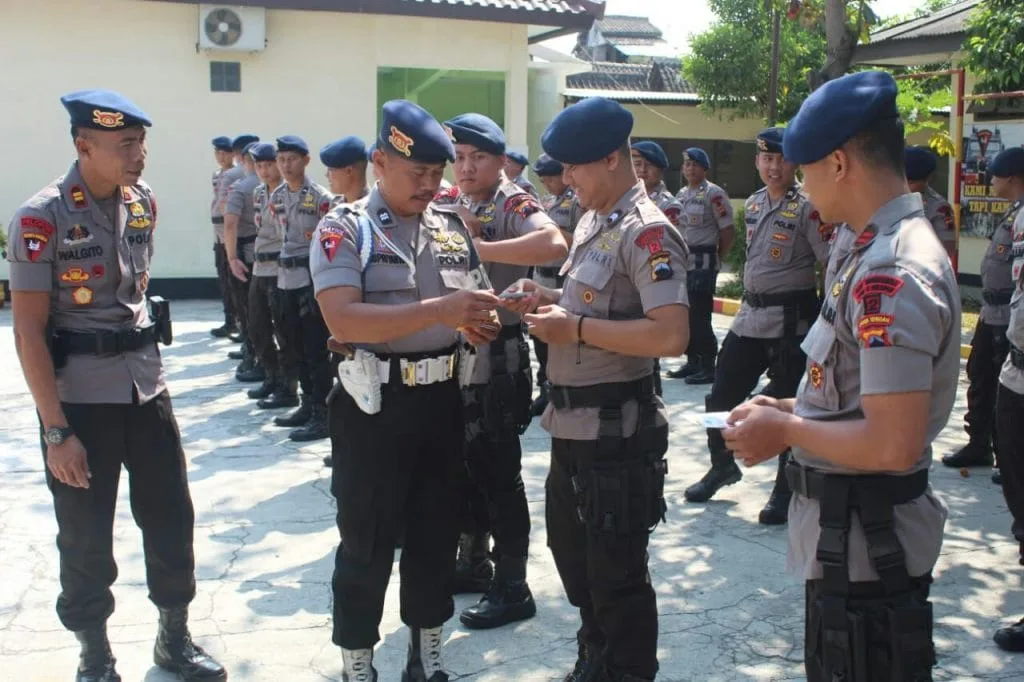Baju Seragam Polri Brimob