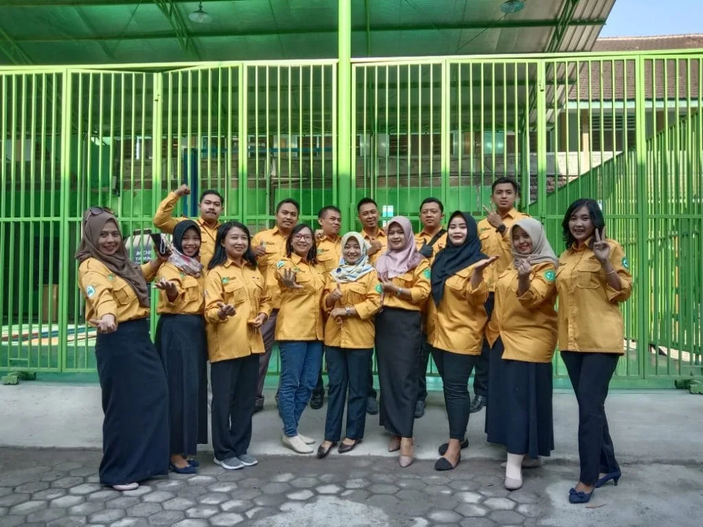 Seragam PDH Guru SMK Tamansiswa Mojokerto