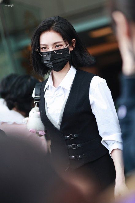 Fashion Style Menggunakan Masker Ala Member SNH48 - Xu Jiaqi