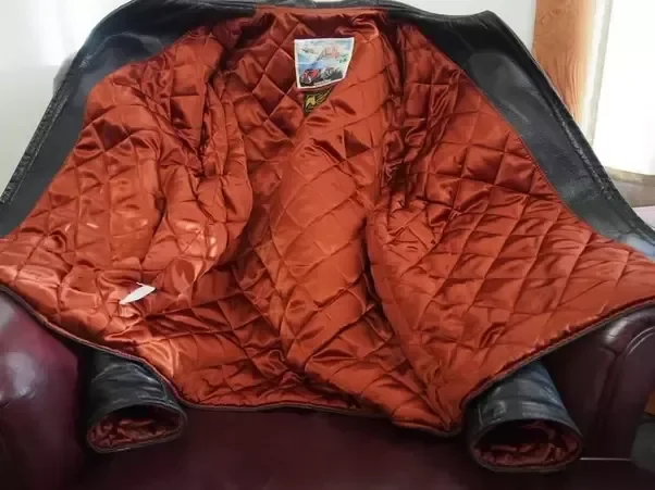 Lapisan Dalam Jaket Kulit