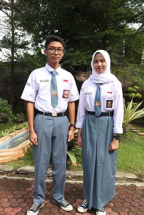 Seragam Sekolah SMA Putra Dan Putri