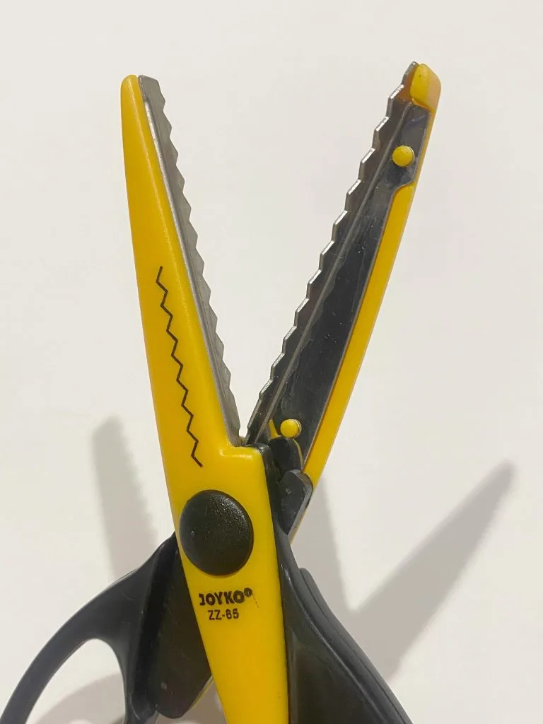 Gunting Zig-Zag Merek Joyko